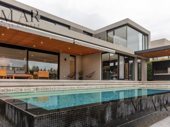 Casa en Venta en El Barrio El Golf, Nordelta con Salida a La Laguna en venta en El Golf, Nordelta - Imagen 1