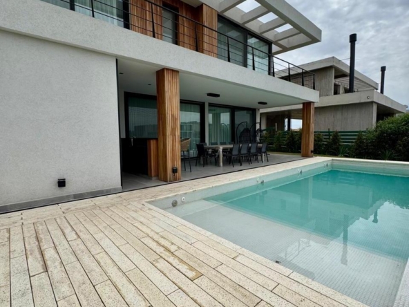 Impecable Casa en El Barrio El Yacht en venta en El Yacht, Nordelta - Imagen 1